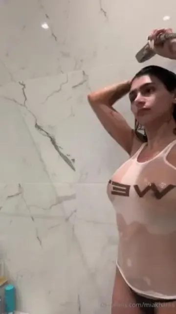 Mia Khalifa Nude Wet Tank Top OnlyFans Video Leaked - Image 10