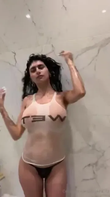 Mia Khalifa Nude Wet Tank Top OnlyFans Video Leaked - Image 22