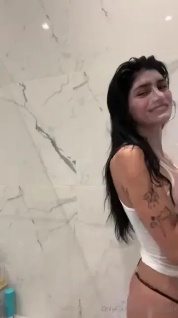 Mia Khalifa Nude Wet Tank Top OnlyFans Video Leaked - Image 20
