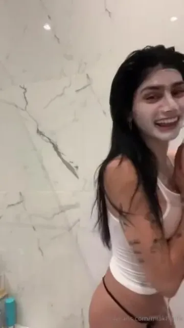 Mia Khalifa Nude Wet Tank Top OnlyFans Video Leaked - Image 19
