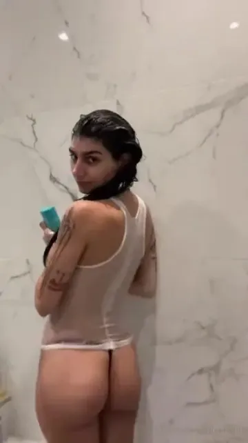 Mia Khalifa Nude Wet Tank Top OnlyFans Video Leaked - Image 17