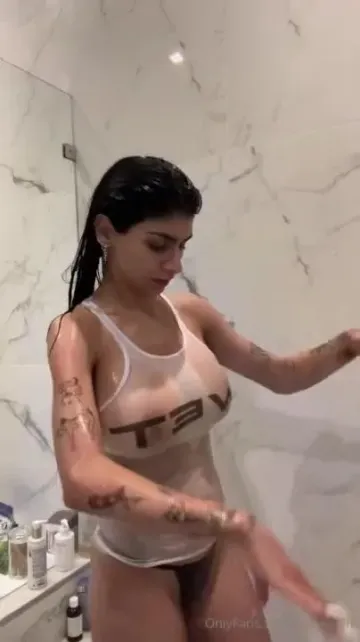 Mia Khalifa Nude Wet Tank Top OnlyFans Video Leaked - Image 21