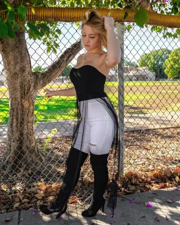 Lizzy Wurst Sexy Pictures - Image 2