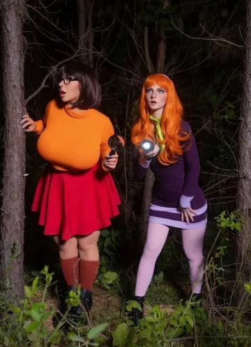 BishoujoMom Nude Velma Daphne Cosplay Fansly Set Leaked - Image 7