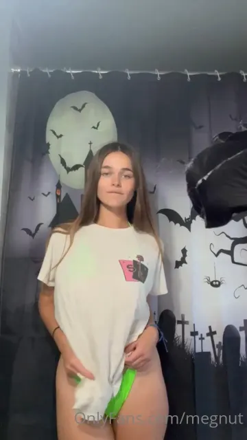 Megnutt02 Nude Boob Flash Onlyfans Video Leaked - Image 2